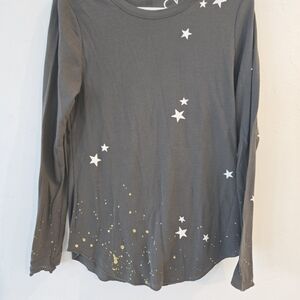 Long-Sleeve Star Print Tee in Charcoal with Gold Splatter